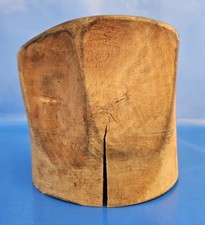 FORME À CHAPEAU EN BOIS