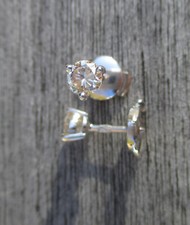 Superbes clous d’oreilles