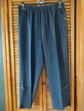  Pantacourt femme couleur Marine neuf Taille 1 si belle et 