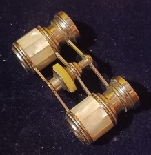 jumelles de théâtre anciennes. Chrome et nacre.