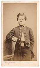 Jeune garçon tenue cadet