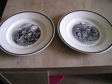 PAIRE D'ASSIETTES PARLANTES  de  GIEN -   HISTOIRE de Jeanne D'ARC -  N°5 et 7