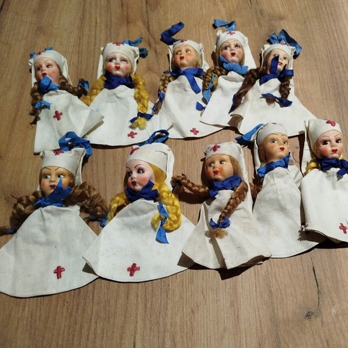 Lot poupées - de, 10
