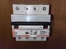 DISJONCTEUR DIFFERENTIEL