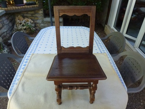 Ancienne petite chaise - petite,