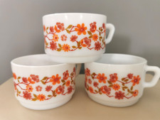 3 Tasses En Arcopal à fleurs années 70 vintage empilables