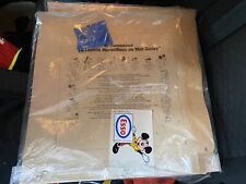 Station Essence ESSO Walt Disney carton maison + Autocollant Mickey + Figurine