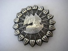 Ø4.5cm belle broche ciselée