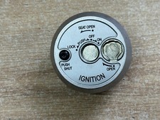 UN BOUCHON DE NEIMAN PROTECTION CACHE SCOOTER YAMAHA 125 155 NMAX