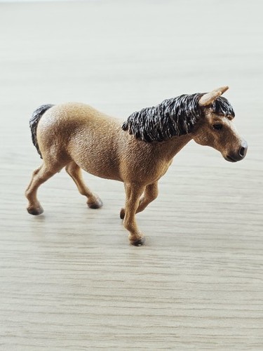 Schleich figurine cheval