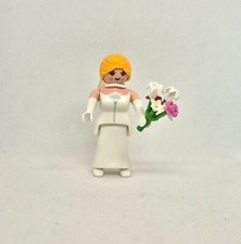 FEMME MARIEE AVEC BOUQUET DE