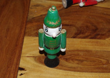 SOLDAT ANCIEN EN BOIS 170 mm FIGURINE verte TYPE CASSE NOISETTE OU JEU DE QUILLE