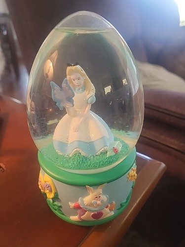 Disney snow globe - globe, in