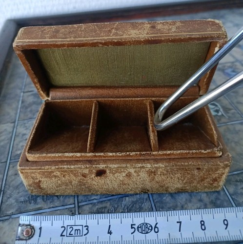 Boîte timbres ancienne en - timbres,