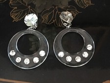 grandes boucles d'oreille