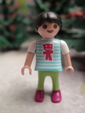 petite fille brune enfant