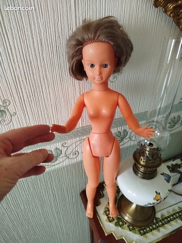 Une poupée mannequin - poupée, gege