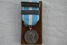 médaille coloniale en argent Poinçon barrette MADAGASCAR EXTRÊME ORIENT