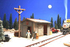 G SCALE TRAIN LOCOMOTIVE TRACK