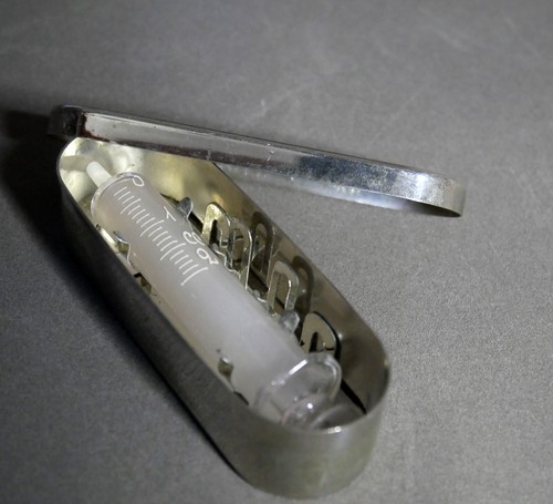 Seringue verre boîte - et,