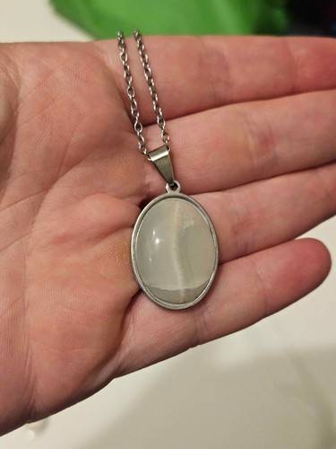 Chatoyant cat eye oval - chatoyant,