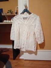 Une blouse Blanche