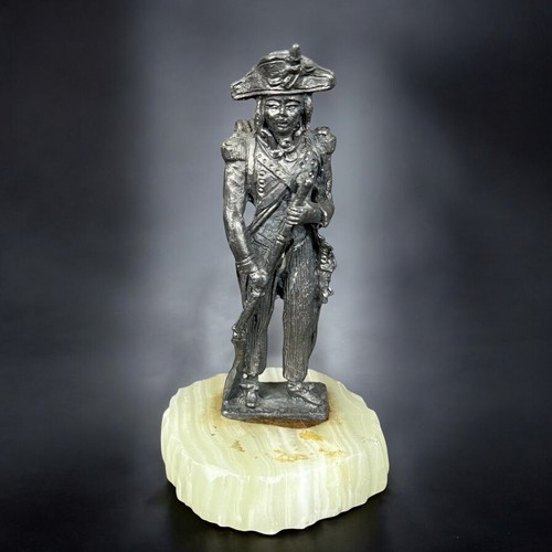 Figurine étain art - , ciselé