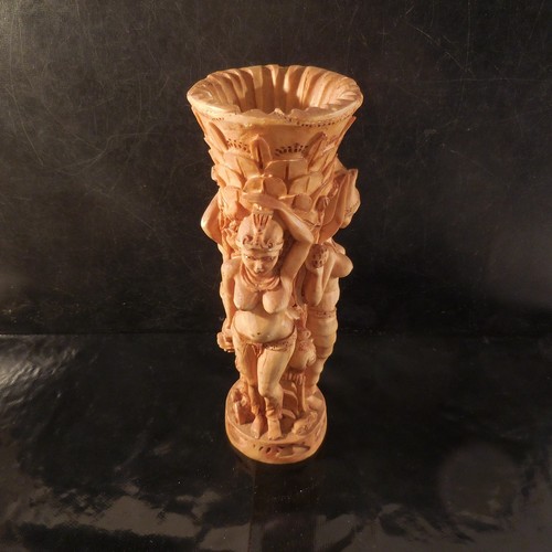Statuette vase féminité