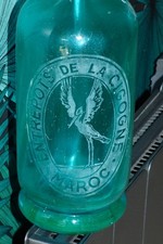 Siphon. Seltz. Sifon. Bleu turquoise torsadé. Graphisme CIGOGNE. MAROC.