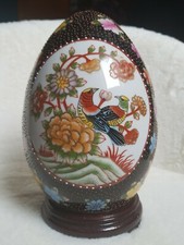 GRAND OEUF EN PORCELAINE