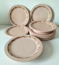 Ensemble de 11 assiettes dont (2 assiettes piédouche) Longwy modèle Betty