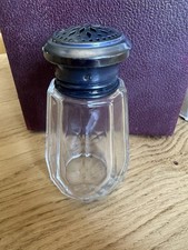 Ancienne saupoudreuse saliere