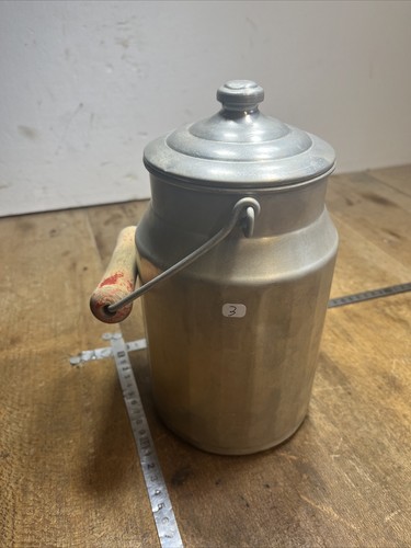 Ancien pot à lait - n.,