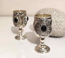 2 jolie verres a vin liqueur en métal argenté vintage