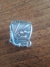 Bel Insigne De L'Ecole Des
