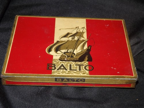 Ancienne boîte pour - ancienne,
