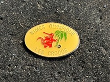 f PINS PIN  FOOTBALL SOCCER