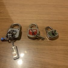 Lot De Trois Cadenas Anciens Avec Cles Fonctionnels Ref GJ