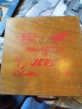 une malette de jeux de