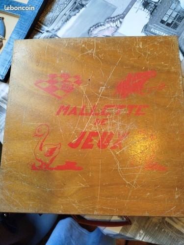 Une malette jeux de - une,