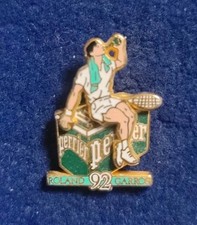 Pin's Roland Garros 1992/ perrier (zamac signé Arthus Bertrand)