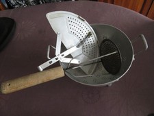 LOT PASSOIRE /  COUVERCLE / PRESSE PUREE    ALUMINIUM  VINTAGE