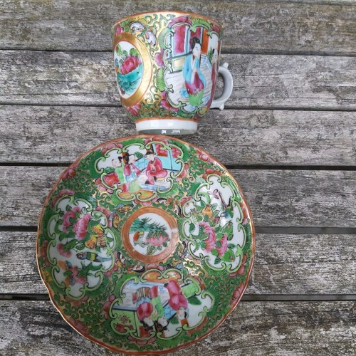 Tasse sous en - tasse,