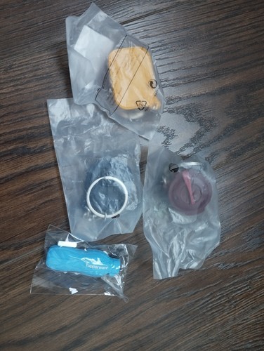 Tupperware lot porte - 4, cles