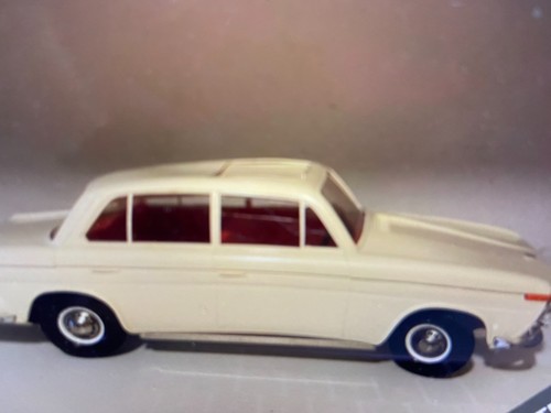 Punch bmw 1500 plastique - bmw,