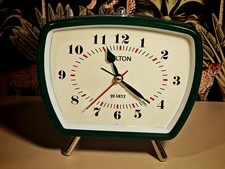 Réveil vintage de marque KELTON à quartz (pile 1.5v AA incluse)