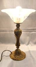 Ancienne lampe en bronze rocaille, coupelle en verre type EZAN, art déco
