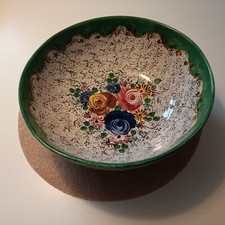 Coupe signée Deruta. Faïence