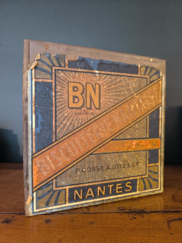 Ancienne boîte grand format - ancienne,