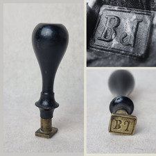 Sceau Cachet Ancien Initiale BJ – Laiton & Bois Noir – Accessoire Bureau Vintage